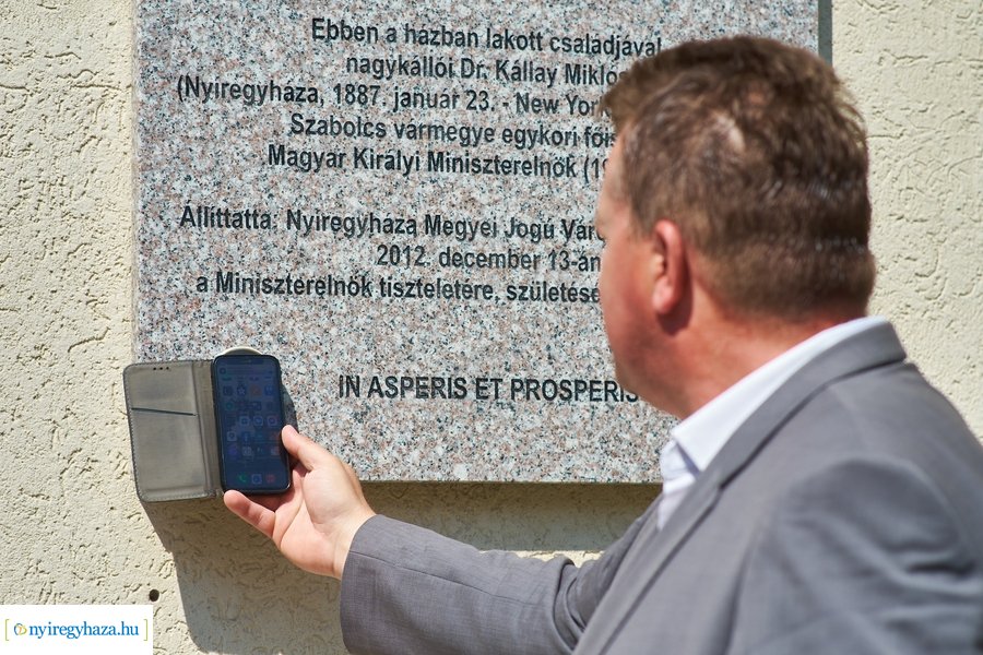 Lapidaris NFC plakettek a belvárosban