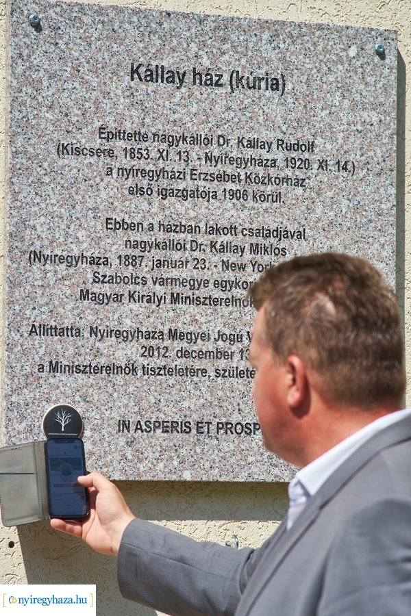 Lapidaris NFC plakettek a belvárosban