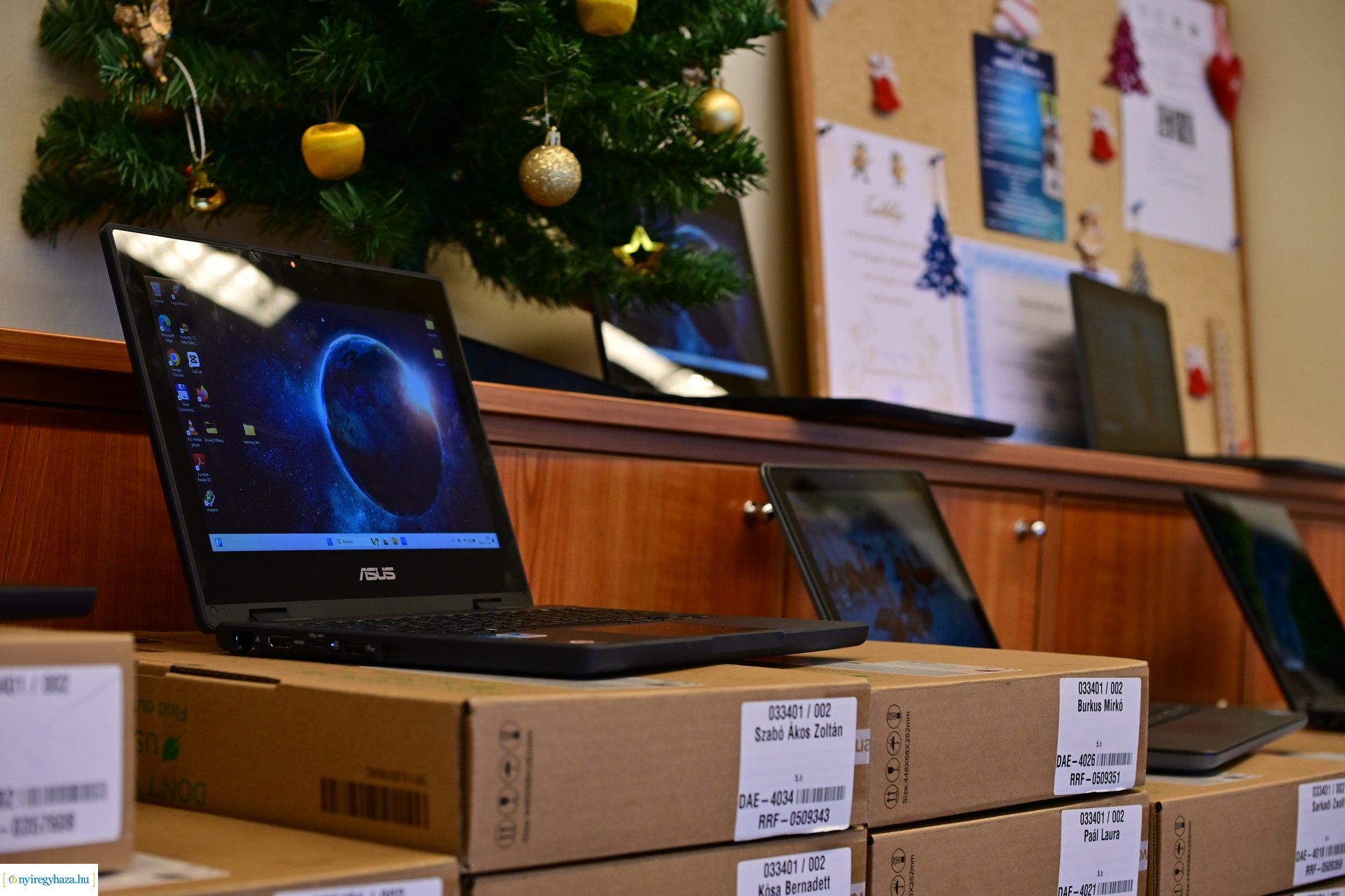 Laptop átadó a Kazinczy iskolában 2024