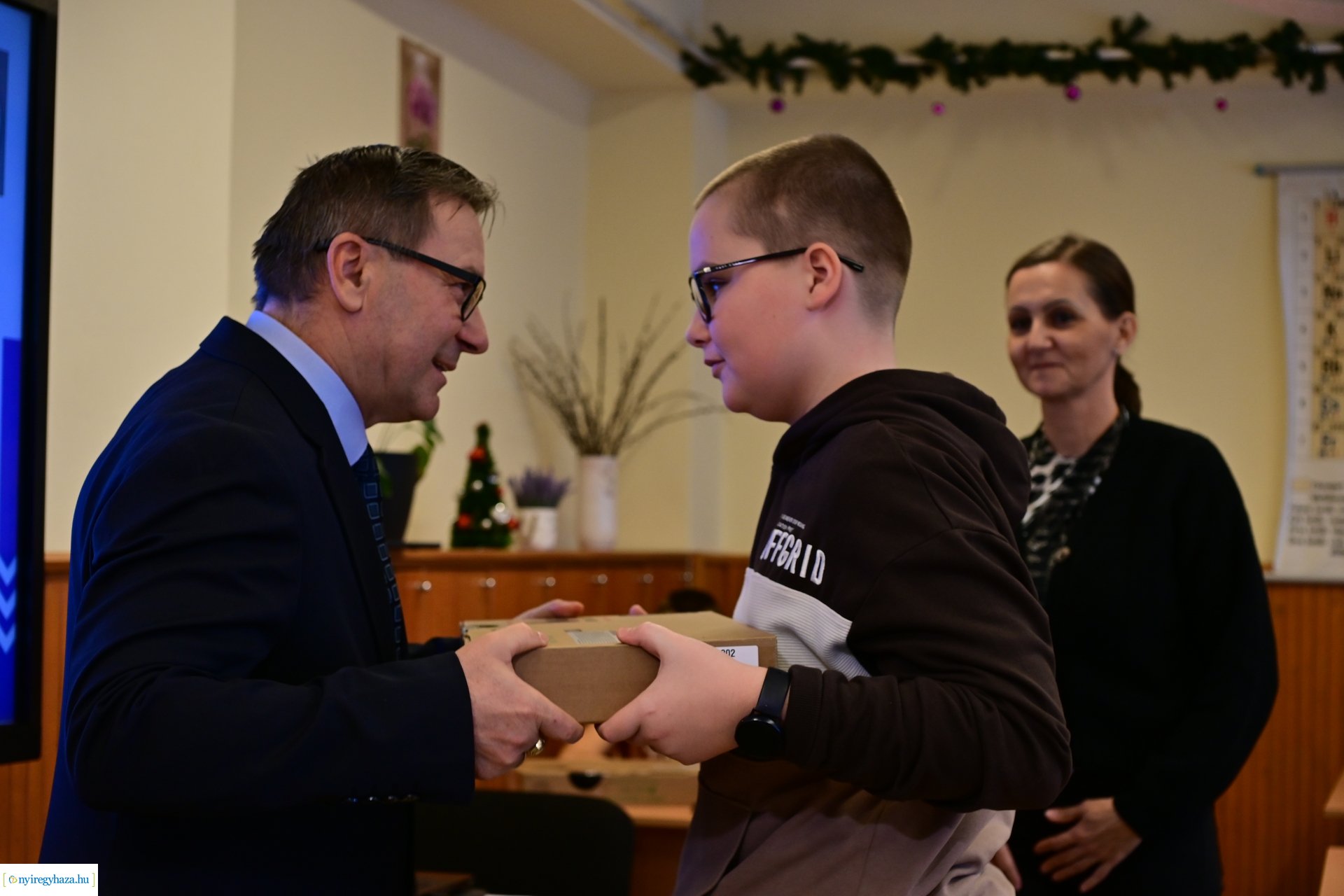 Laptop átadó a Kazinczy iskolában 2024