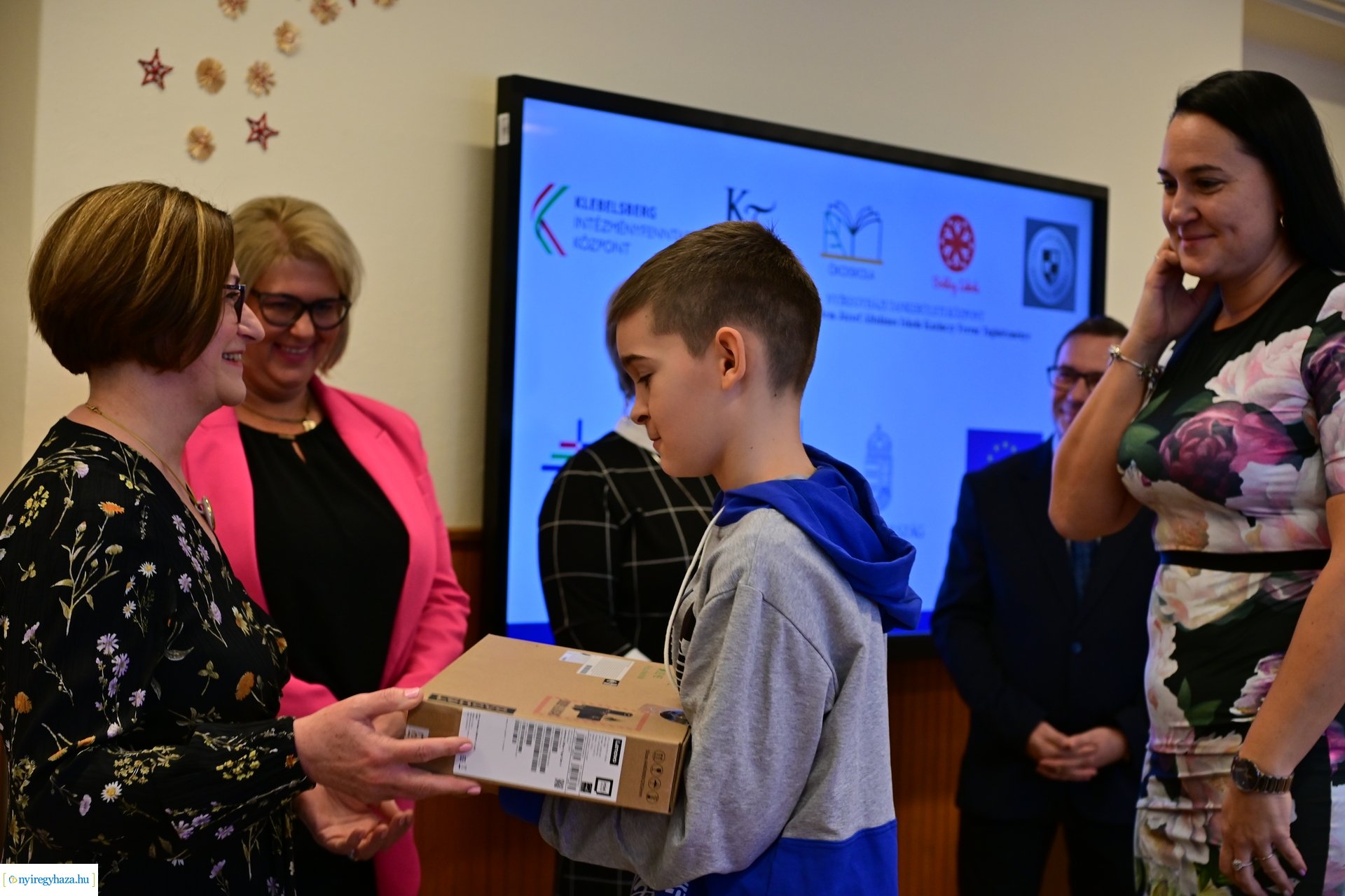 Laptop átadó a Kazinczy iskolában 2024