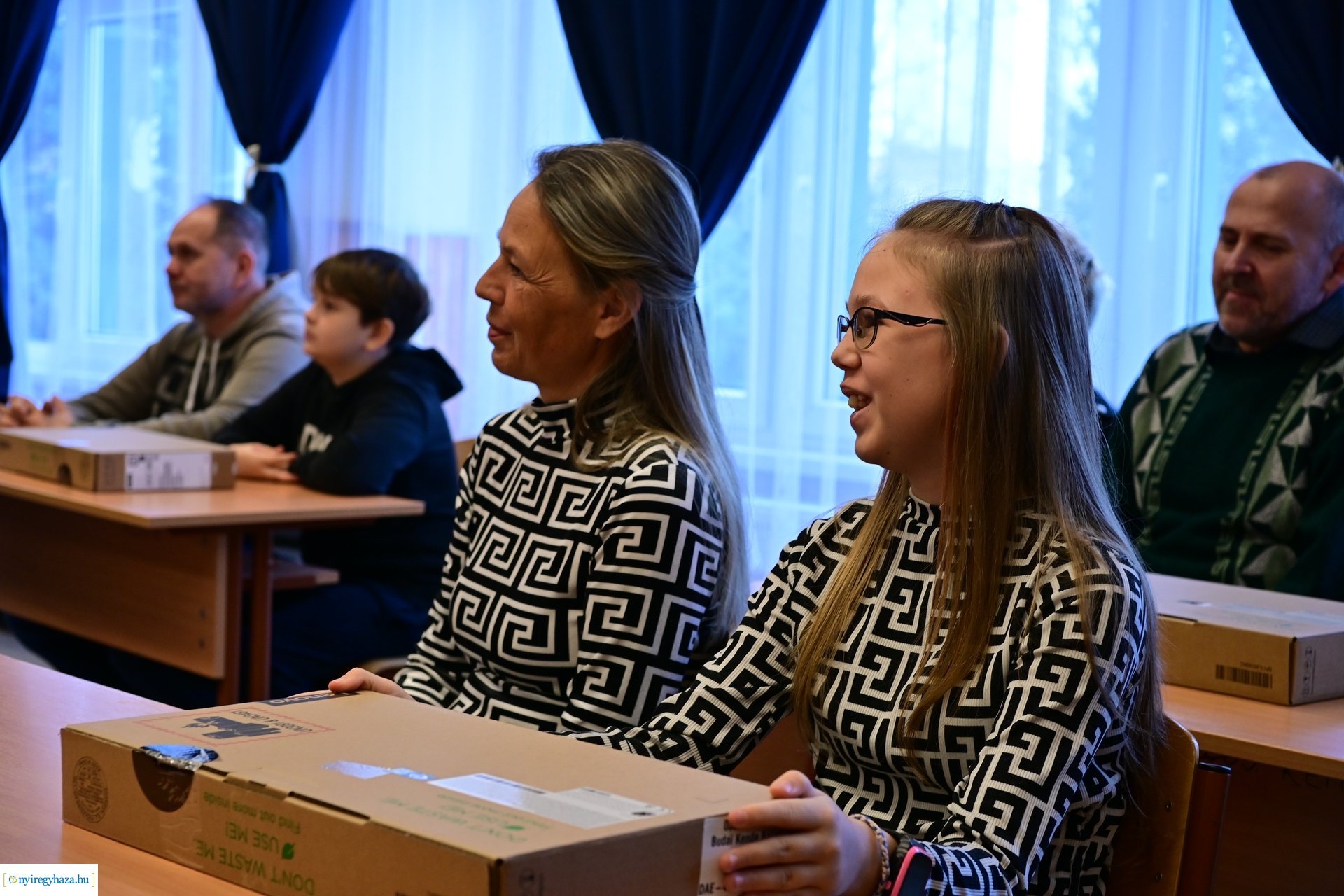 Laptop átadó a Kazinczy iskolában 2024