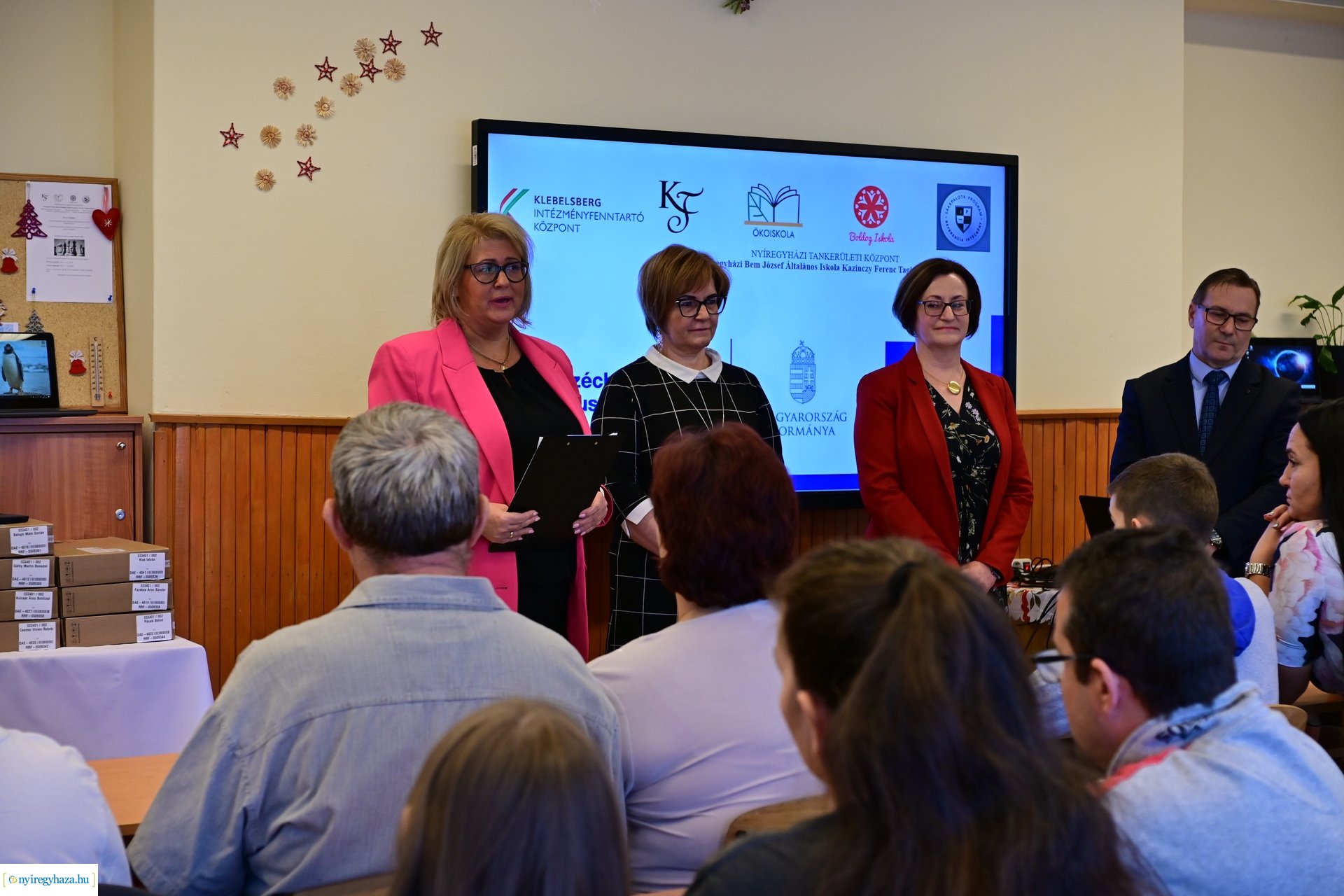 Laptop átadó a Kazinczy iskolában 2024