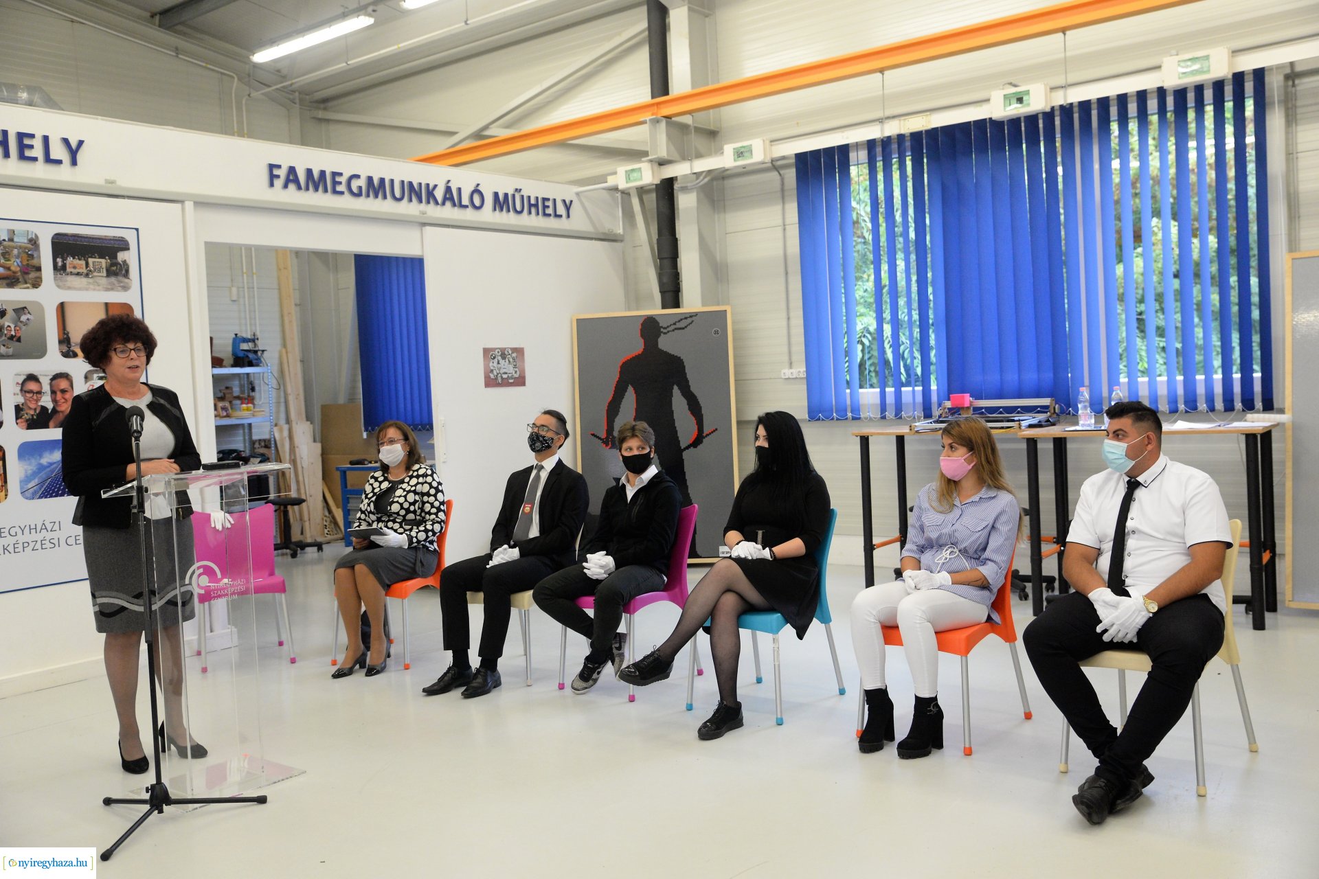 Laptopok átadása a Szakképzési Centrumban