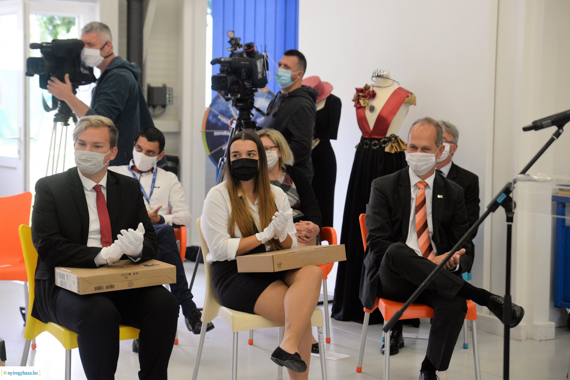 Laptopok átadása a Szakképzési Centrumban