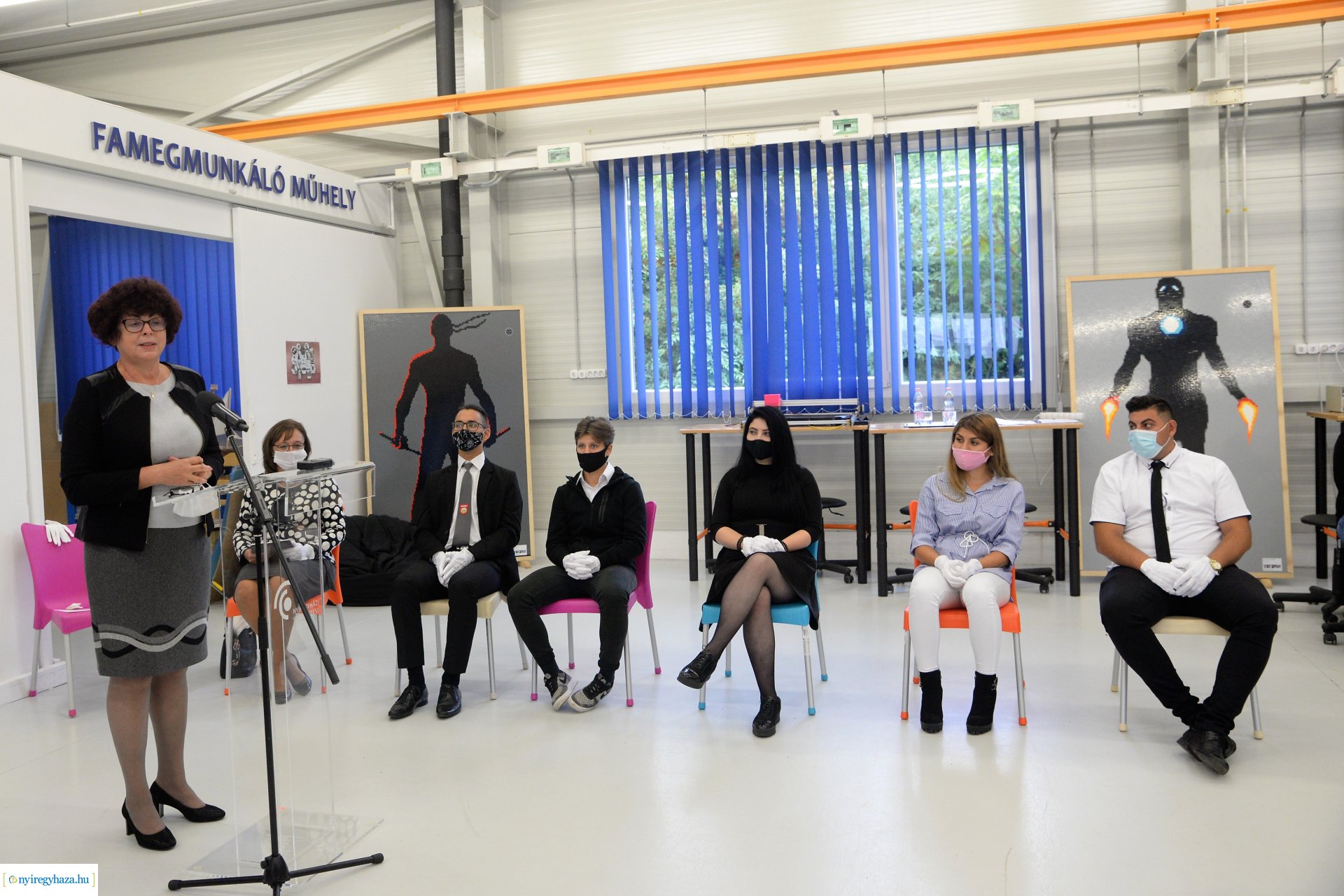 Laptopok átadása a Szakképzési Centrumban