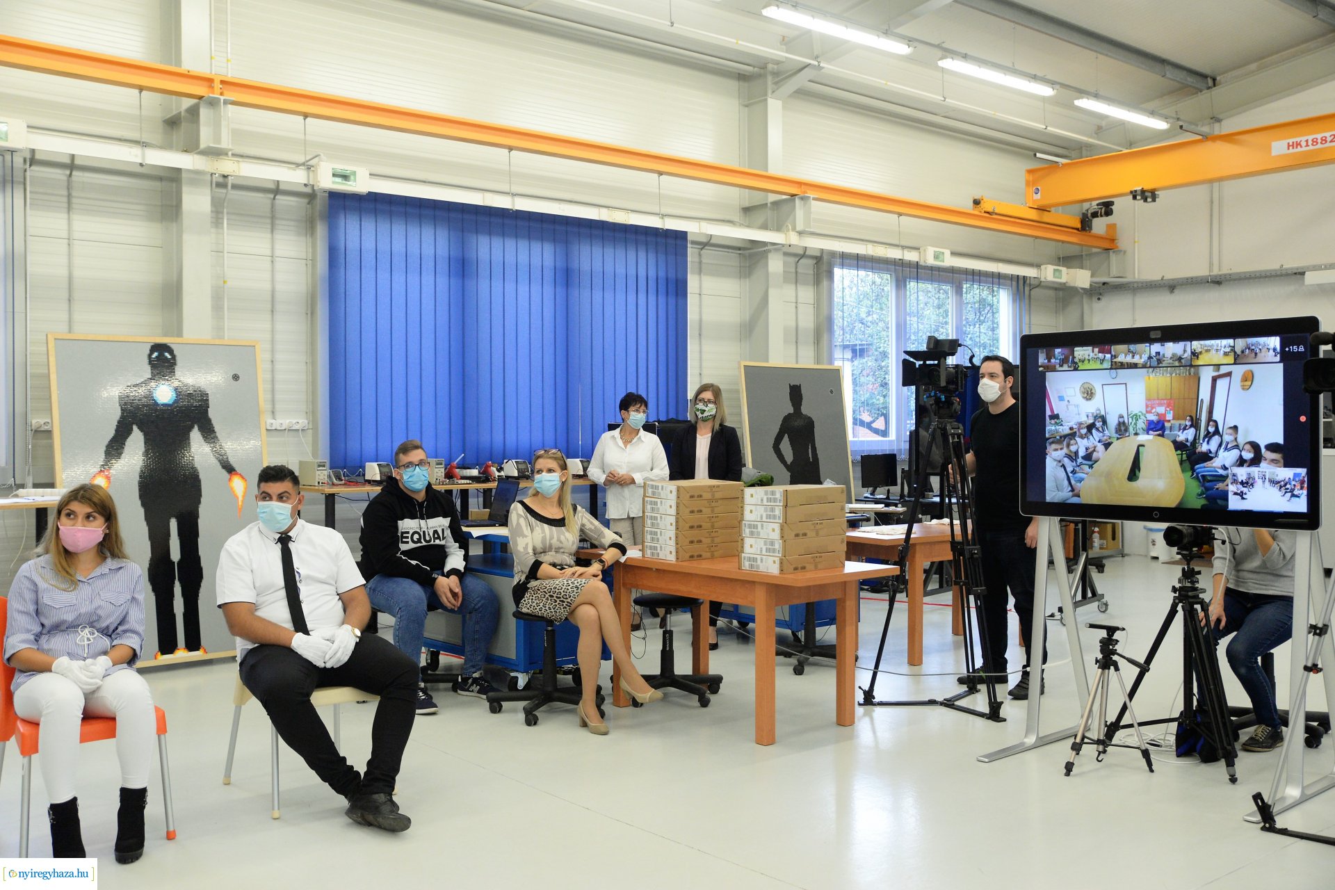 Laptopok átadása a Szakképzési Centrumban