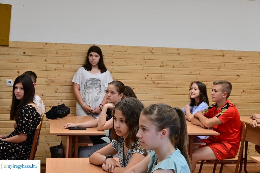 Laptopok érkeztek a kertvárosi iskolába