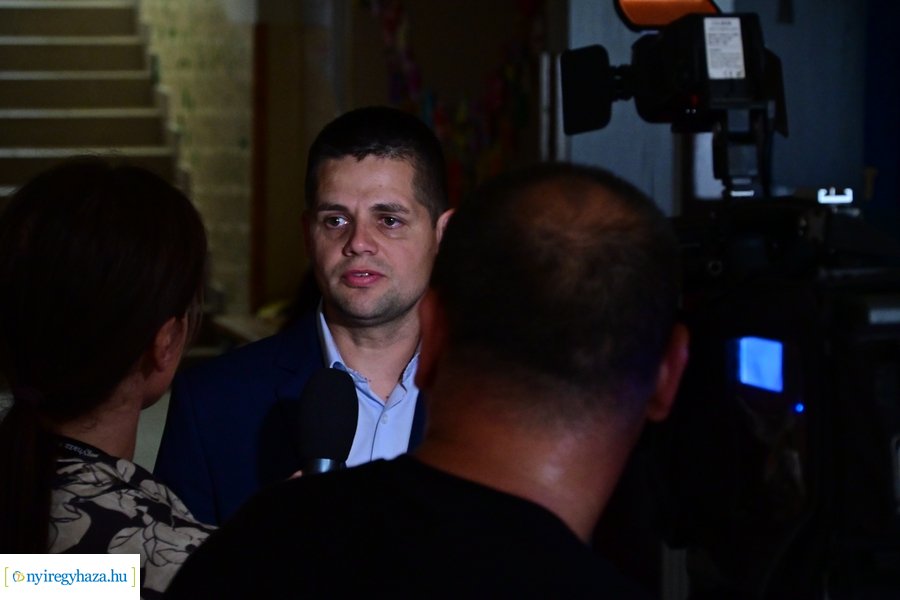 Laptopok érkeztek a kertvárosi iskolába