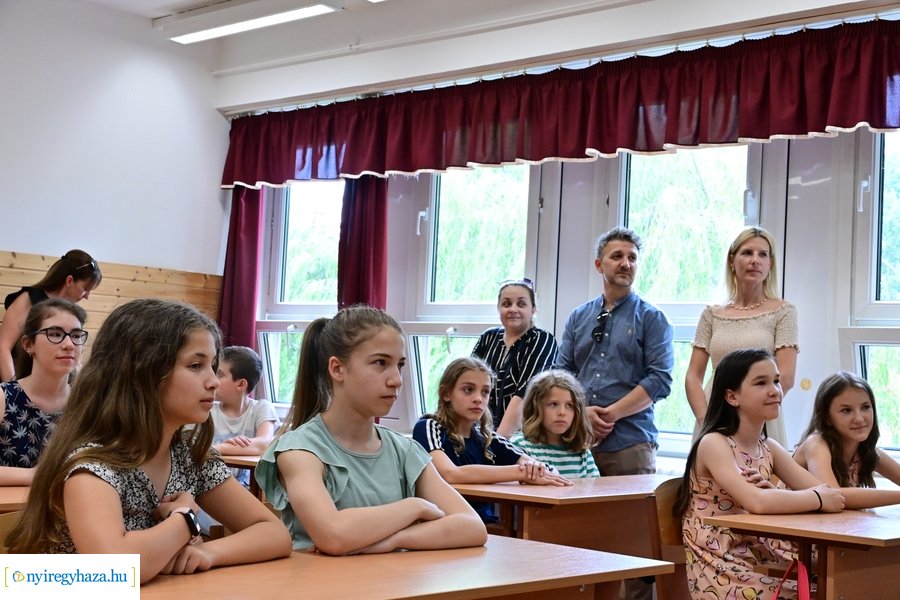 Laptopok érkeztek a kertvárosi iskolába