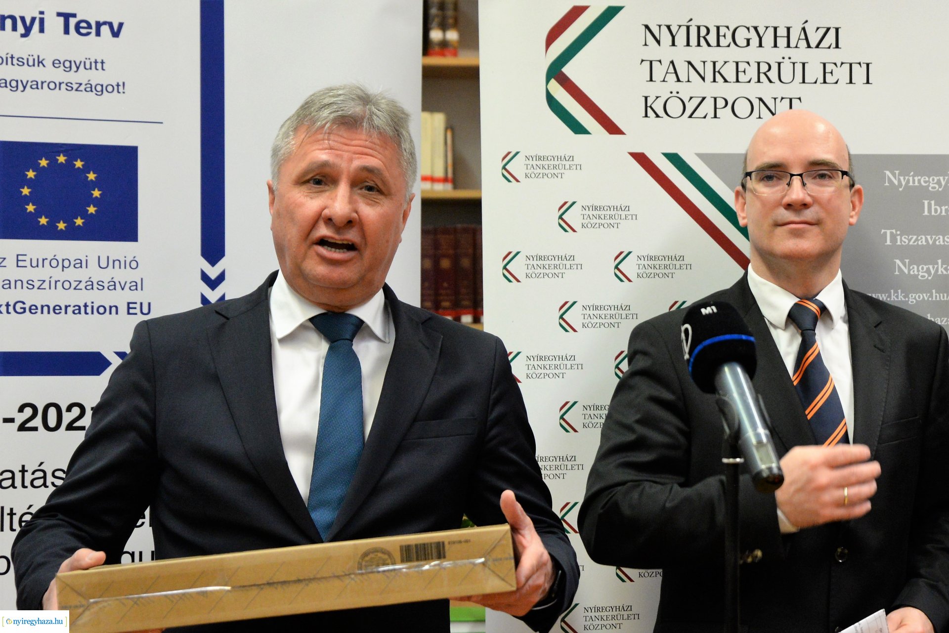 Laptopot kaptak a Kölcsey Ferenc Gimnázium kilencedik évfolyamos  tanulói