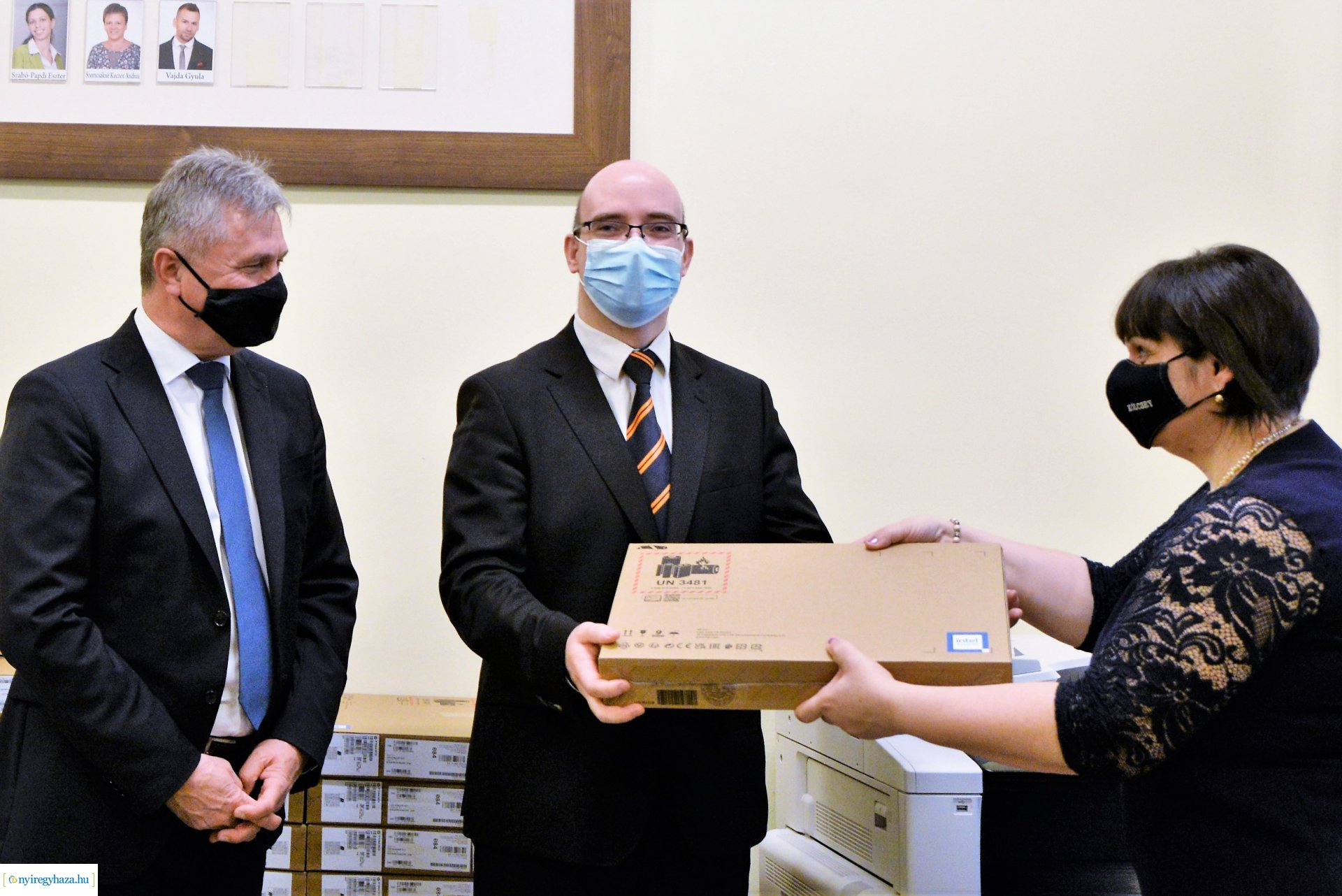 Laptopot kaptak a Kölcsey Ferenc Gimnázium kilencedik évfolyamos  tanulói