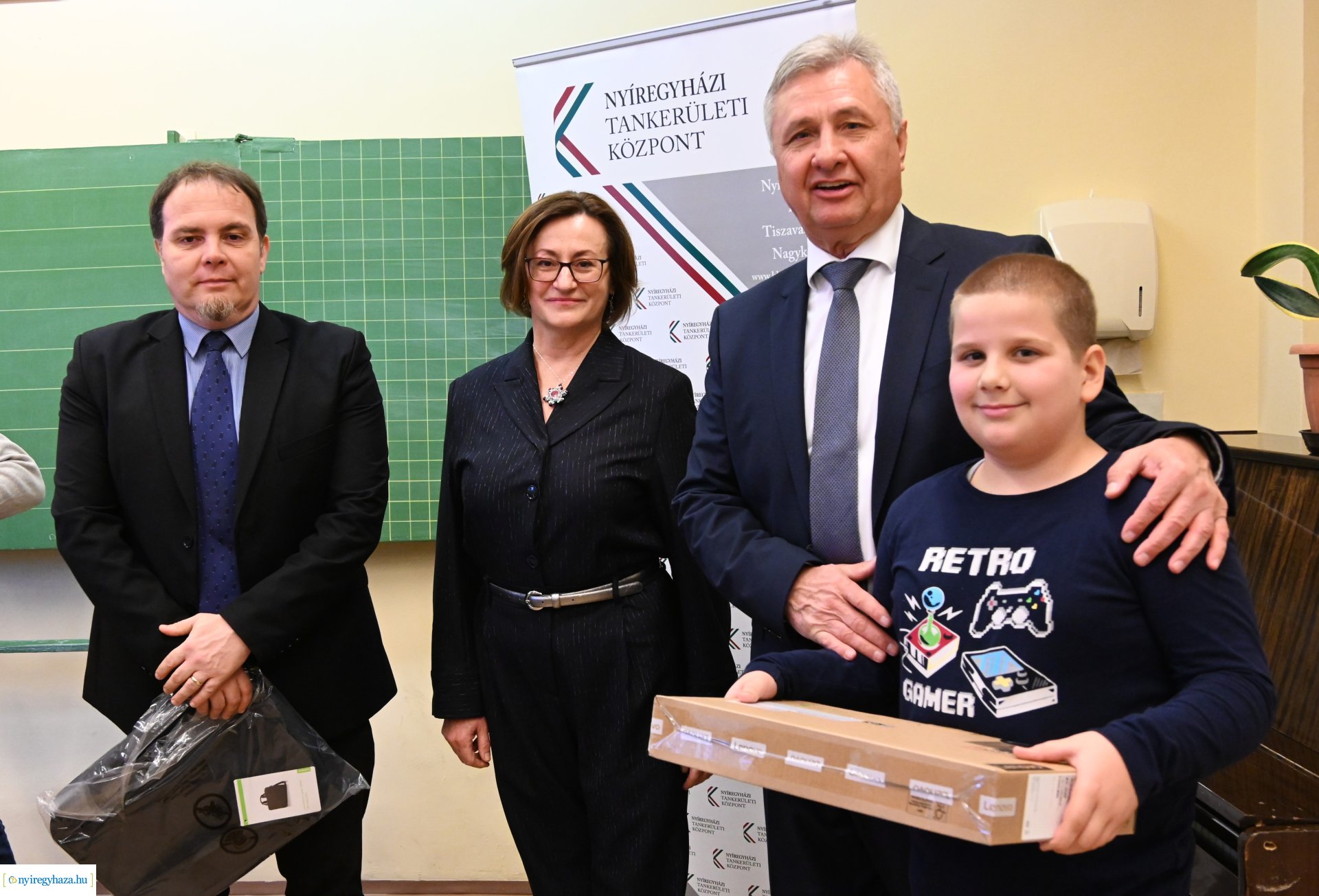 Laptopot kaptak a nyírszőlősi ötödik osztályos tanulók