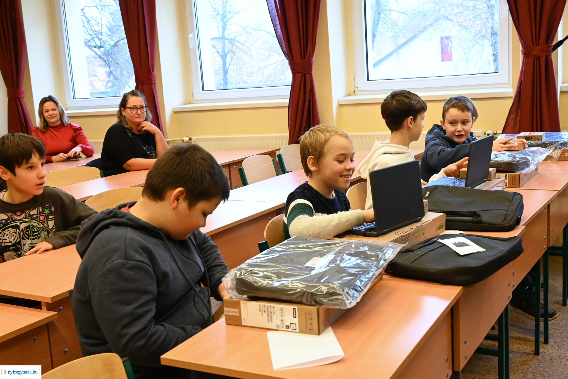 Laptopot kaptak a nyírszőlősi ötödik osztályos tanulók