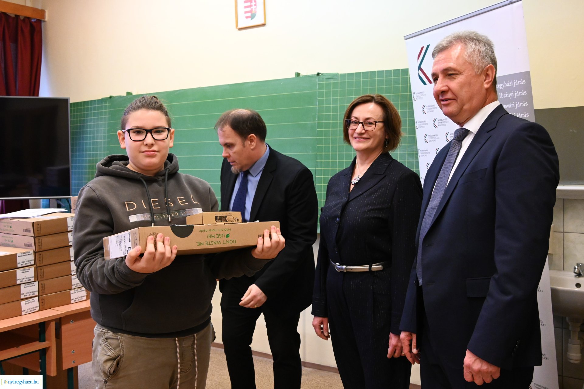 Laptopot kaptak a nyírszőlősi ötödik osztályos tanulók
