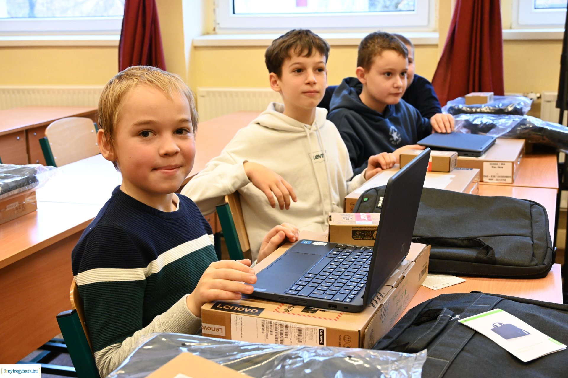 Laptopot kaptak a nyírszőlősi ötödik osztályos tanulók