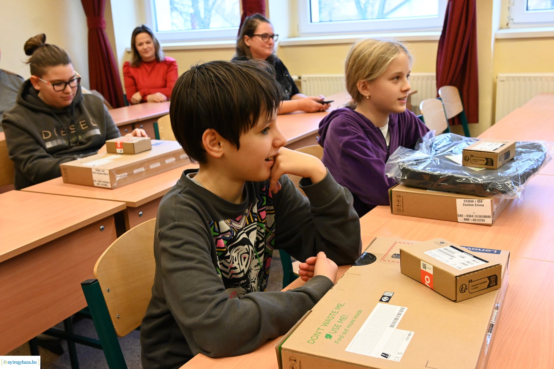 Laptopot kaptak a nyírszőlősi ötödik osztályos tanulók