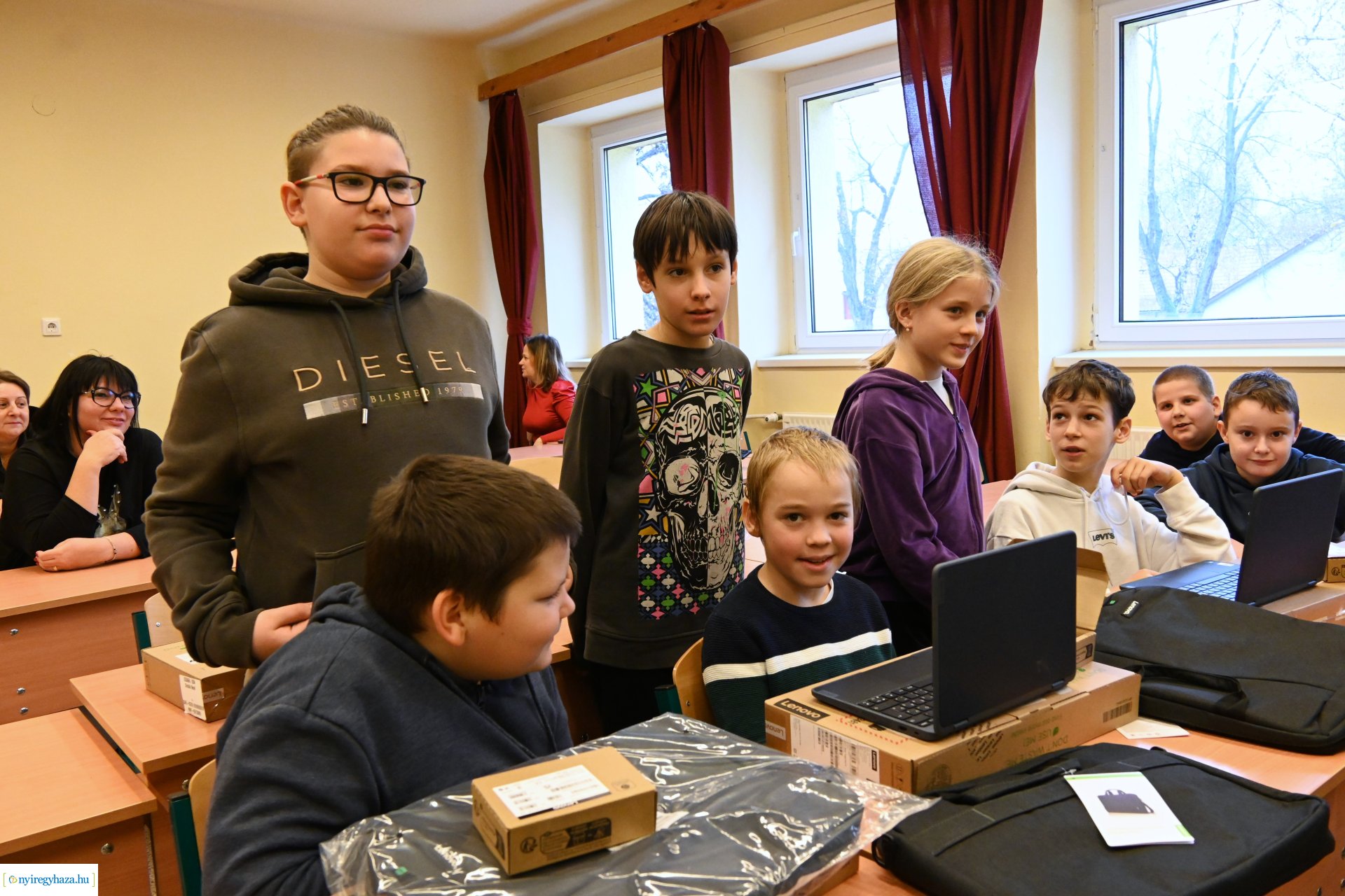 Laptopot kaptak a nyírszőlősi ötödik osztályos tanulók
