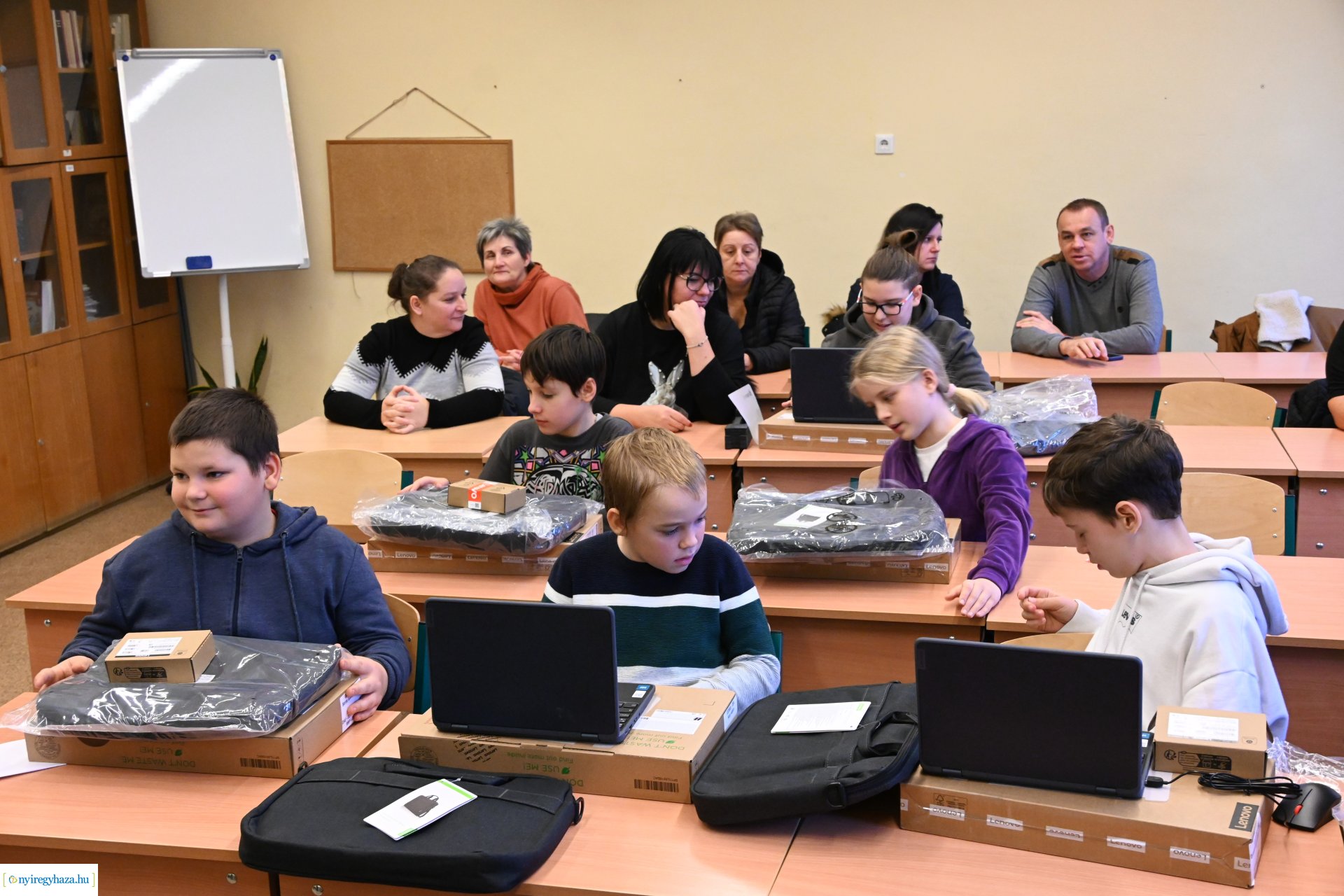 Laptopot kaptak a nyírszőlősi ötödik osztályos tanulók