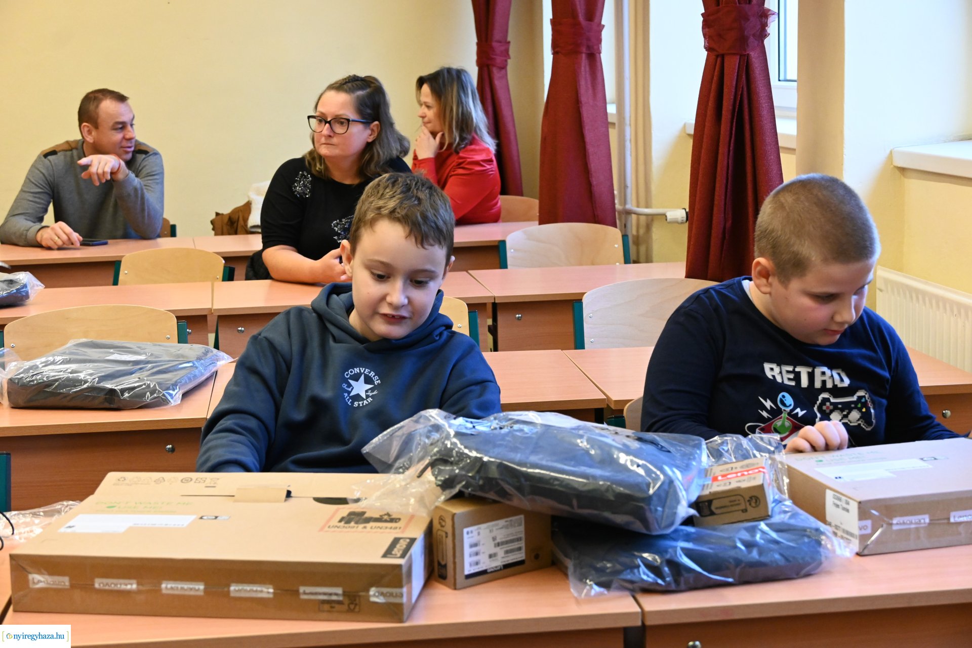 Laptopot kaptak a nyírszőlősi ötödik osztályos tanulók