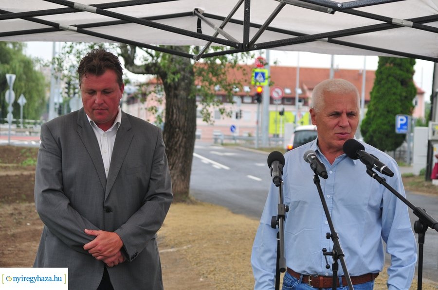 László utcai csomópont átadó