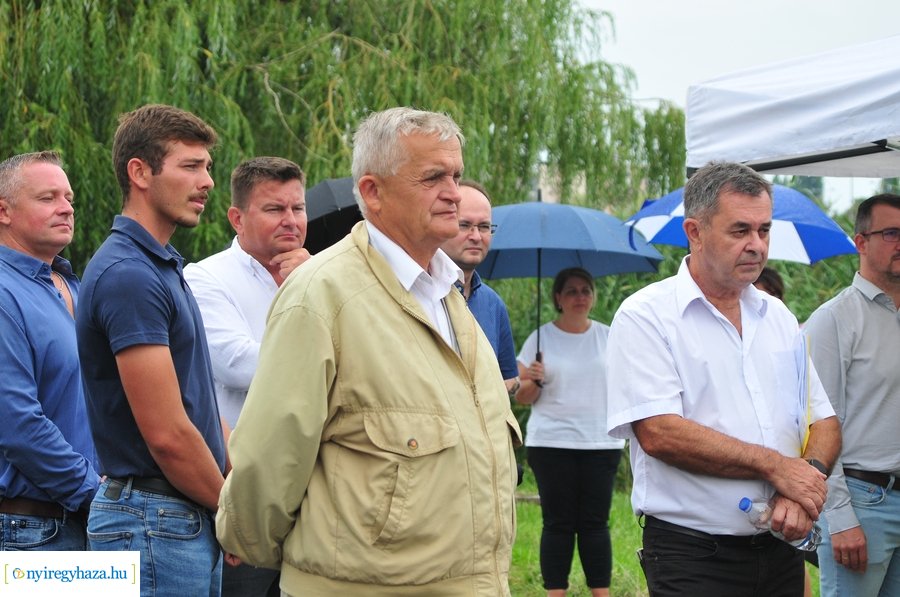 László utcai csomópont átadó