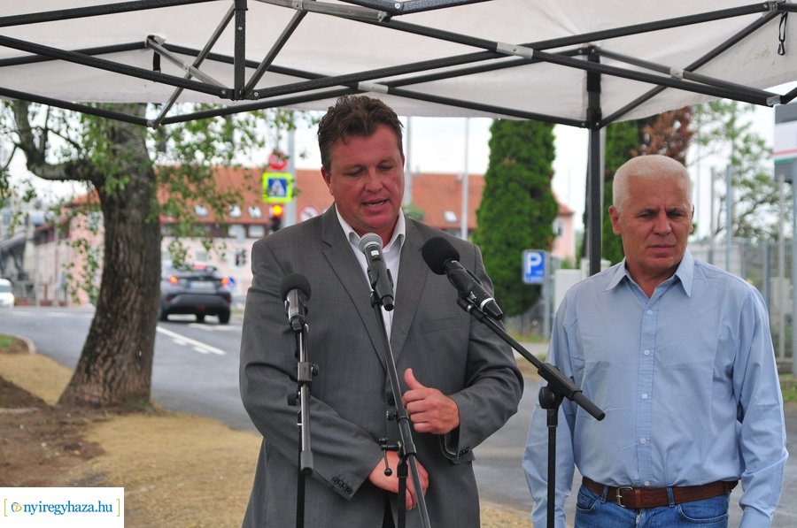 László utcai csomópont átadó