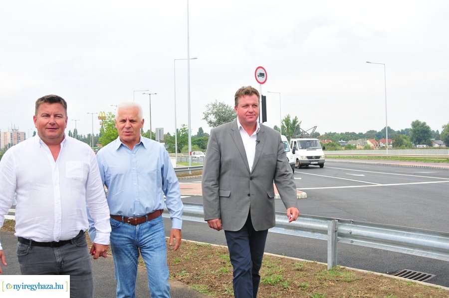 László utcai csomópont átadó