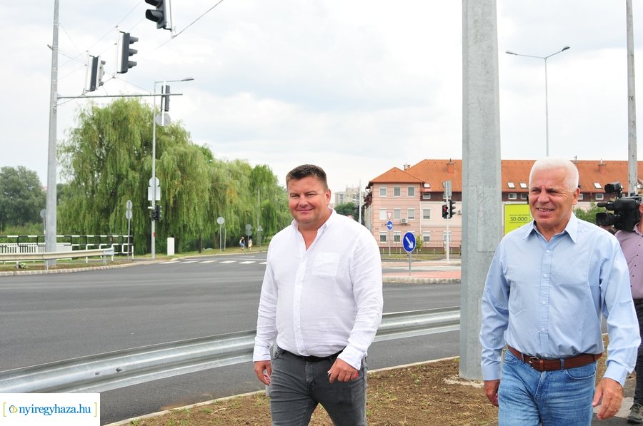 László utcai csomópont átadó