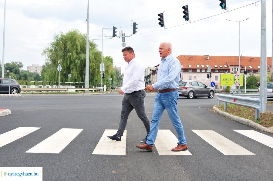 László utcai csomópont átadó