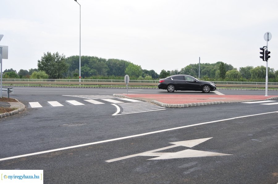 László utcai csomópont átadó