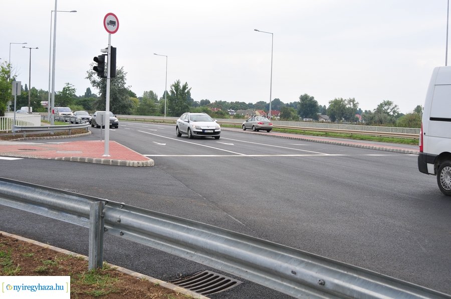 László utcai csomópont átadó