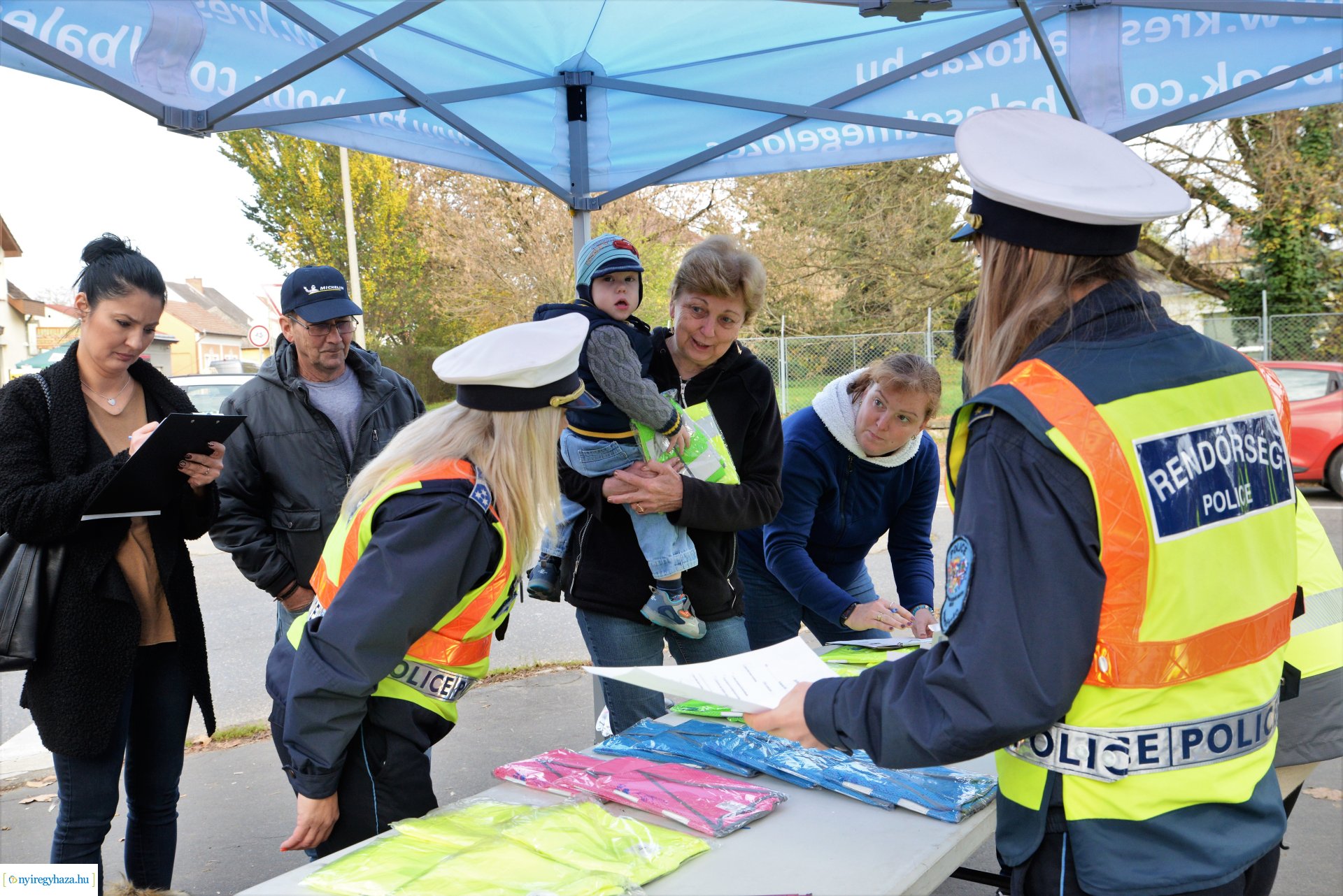 Látni és látszani!