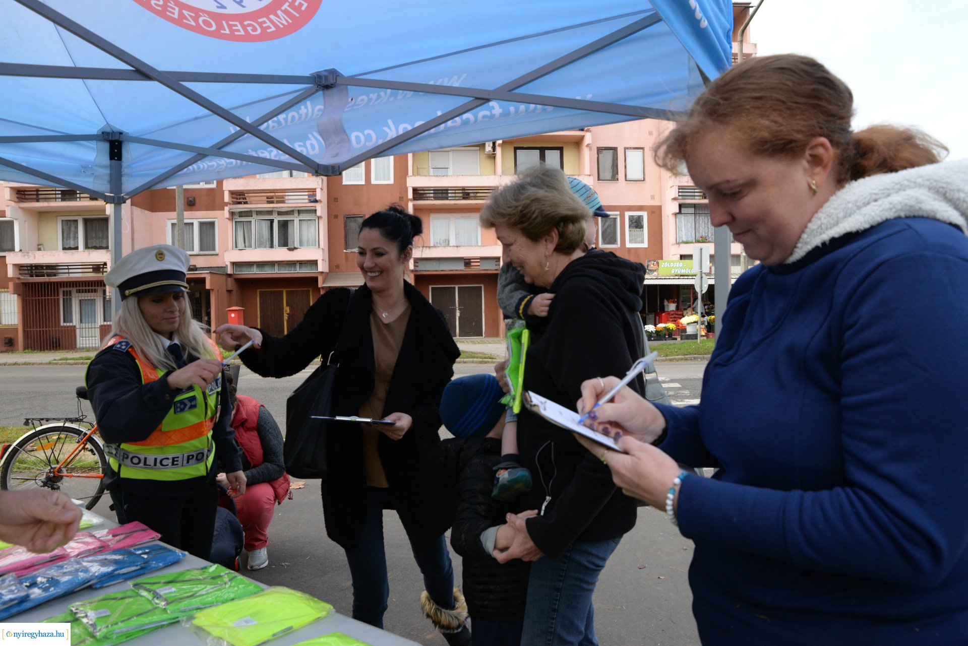 Látni és látszani!