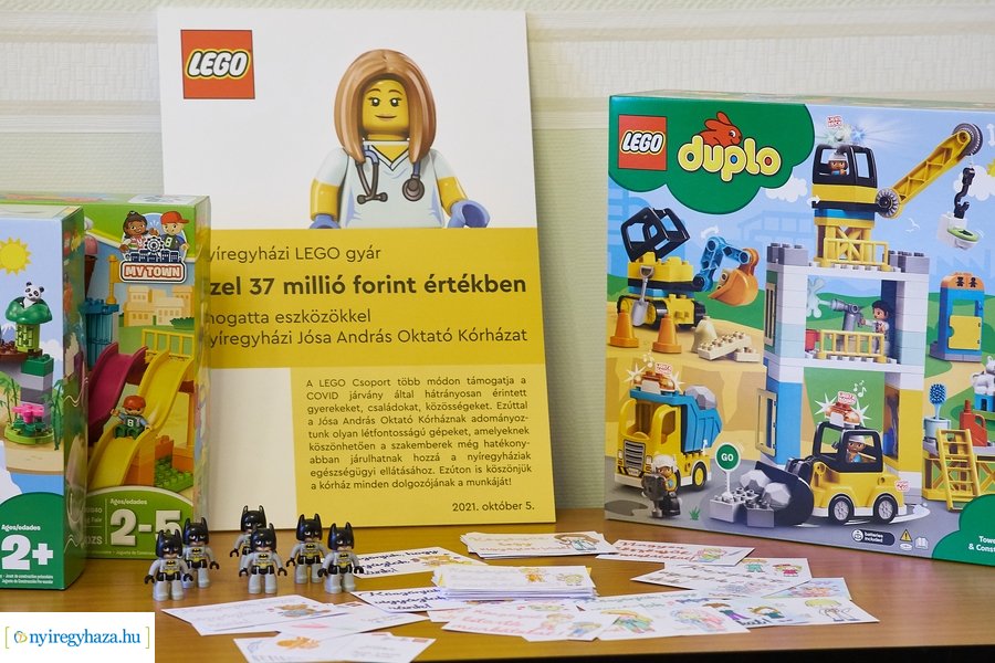 LEGO adomány a Jósa András Oktatókórháznak