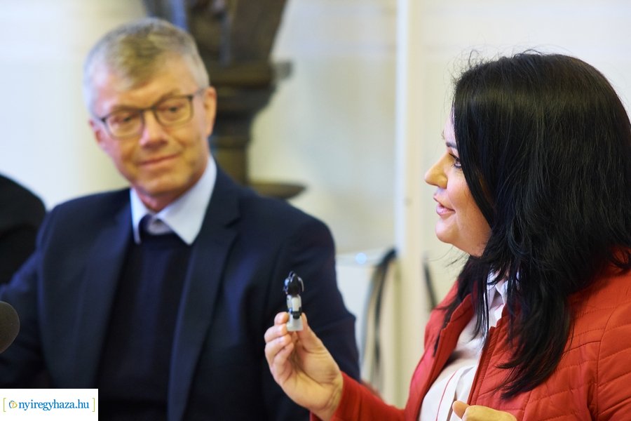 LEGO adomány a Jósa András Oktatókórháznak