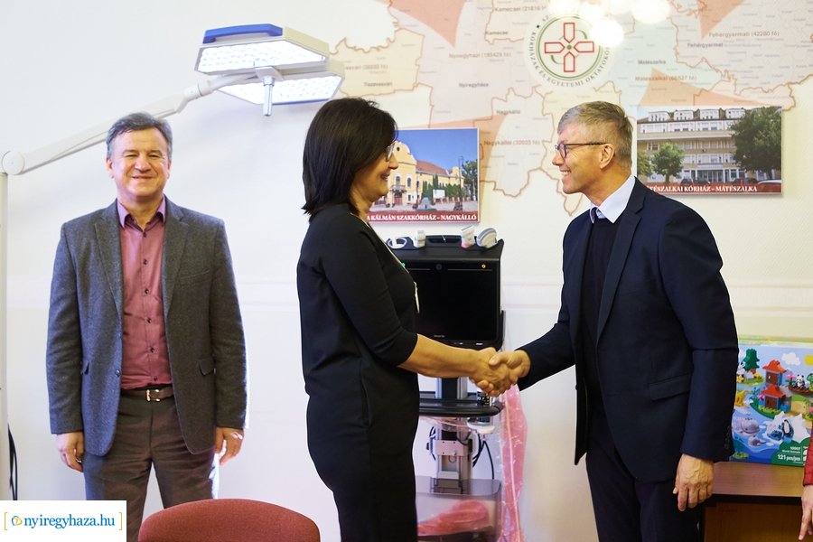 LEGO adomány a Jósa András Oktatókórháznak