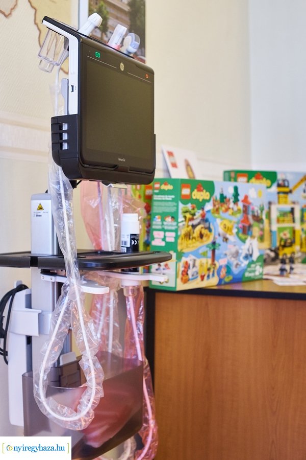 LEGO adomány a Jósa András Oktatókórháznak