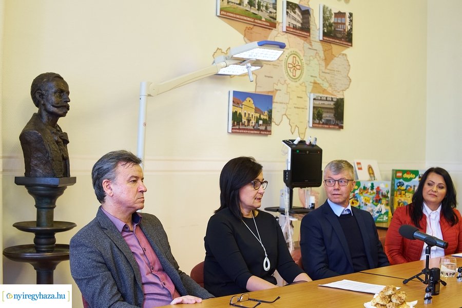 LEGO adomány a Jósa András Oktatókórháznak