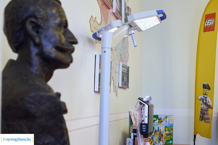 LEGO adomány a Jósa András Oktatókórháznak