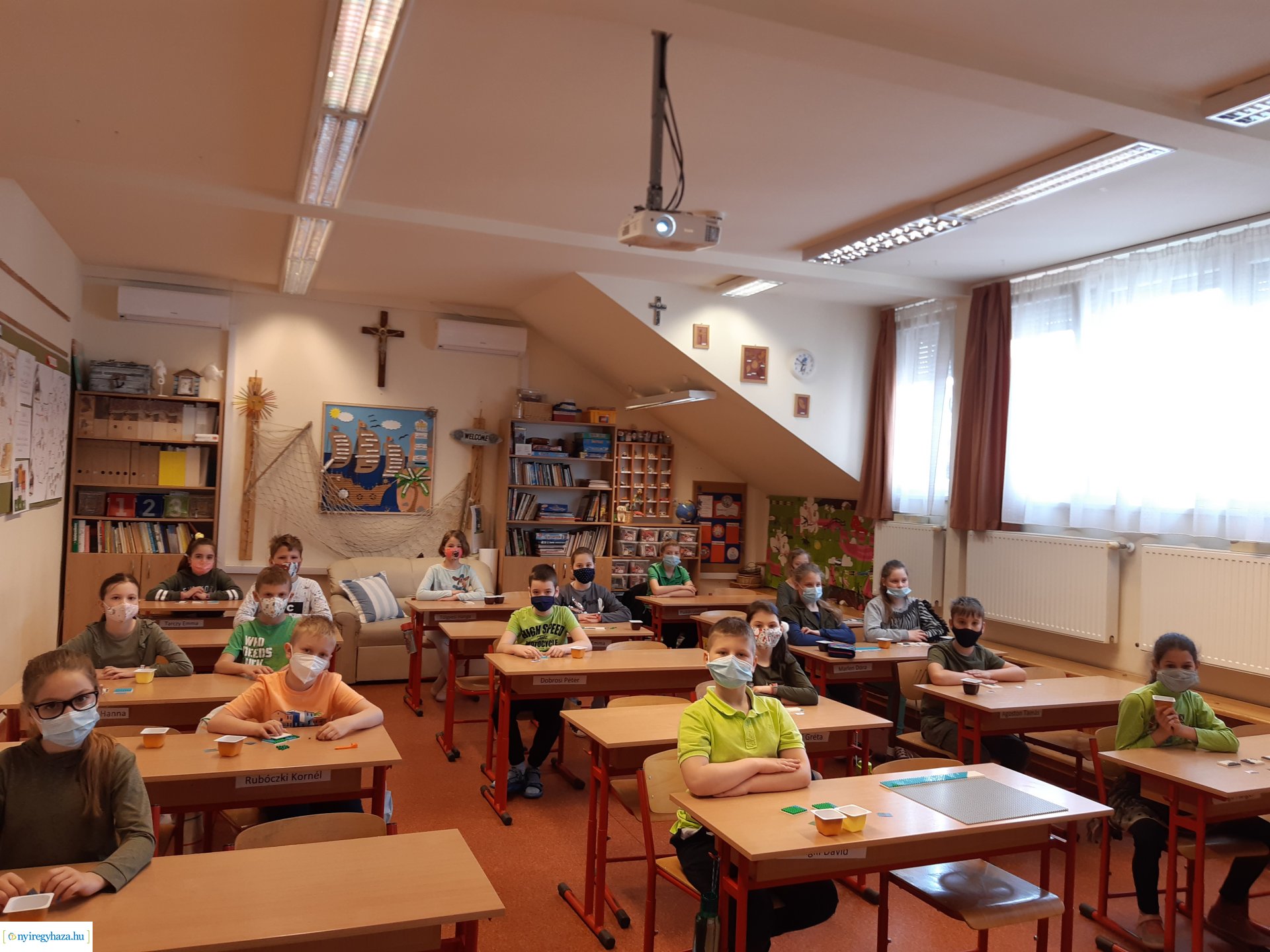 Lego mozaikokkal a Föld napján a Szent Imre Katolikus Általános Iskolában