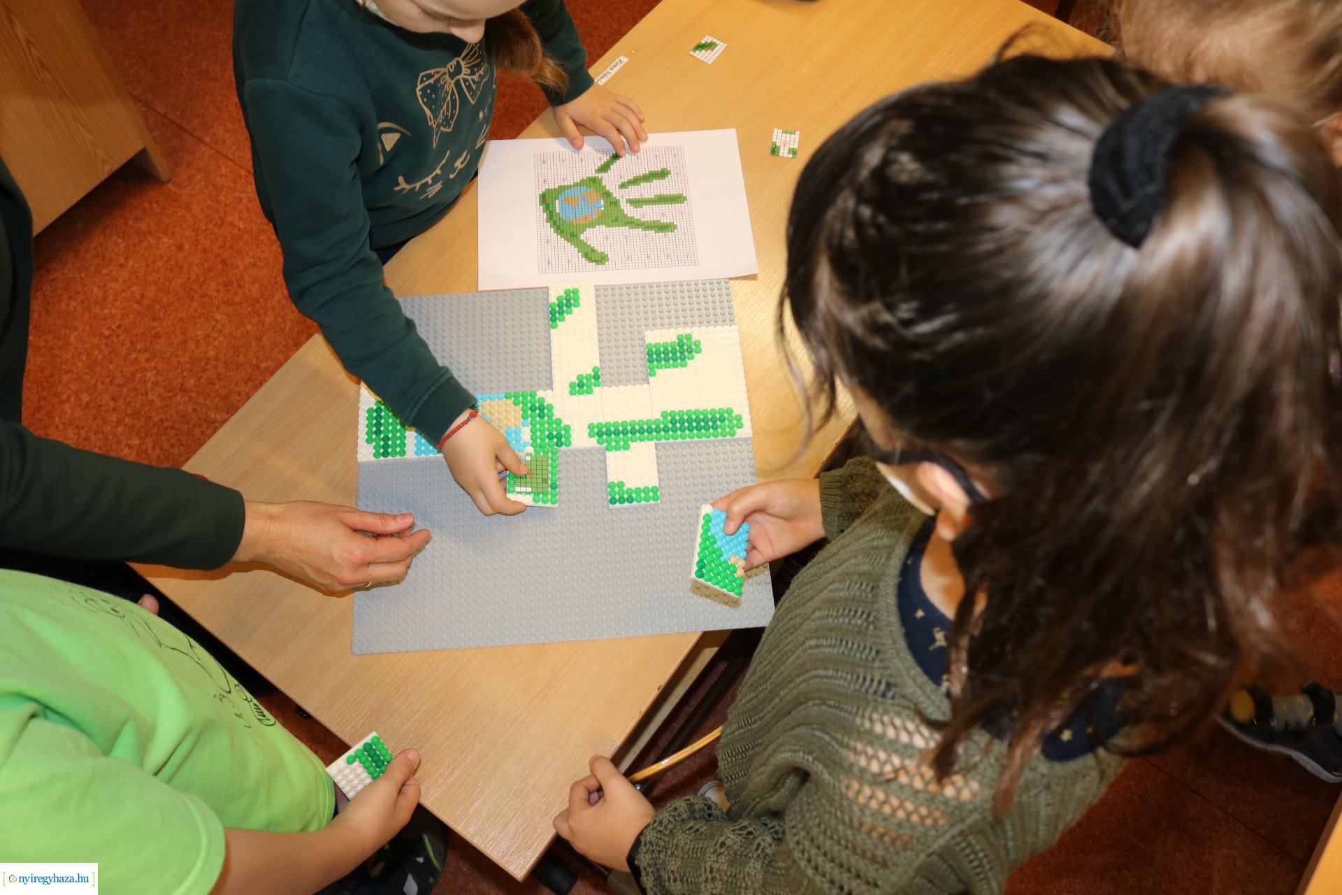 Lego mozaikokkal a Föld napján a Szent Imre Katolikus Általános Iskolában