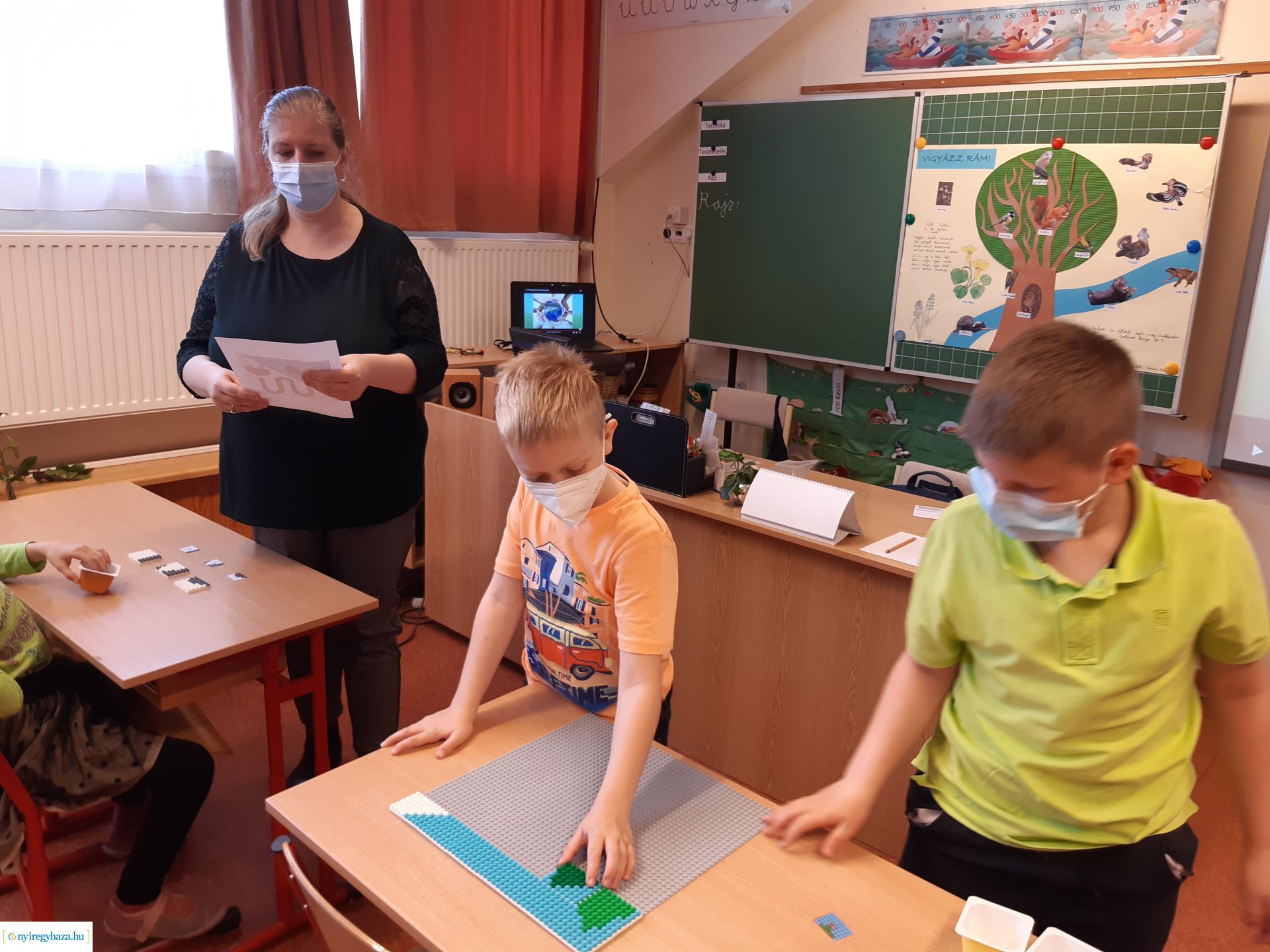 Lego mozaikokkal a Föld napján a Szent Imre Katolikus Általános Iskolában