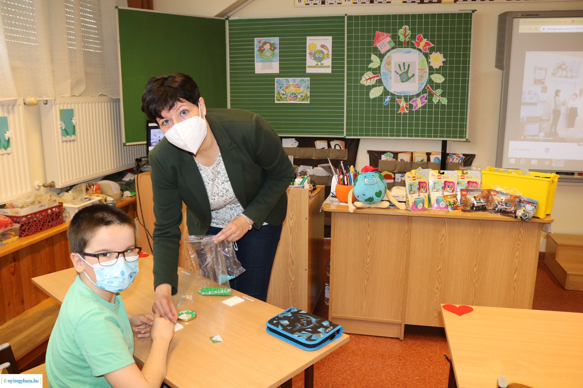 Lego mozaikokkal a Föld napján a Szent Imre Katolikus Általános Iskolában