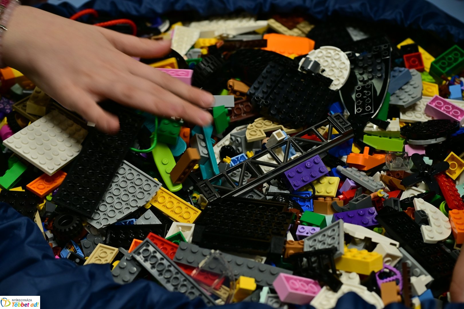 LEGO program a könyvtárban 2025 májusában