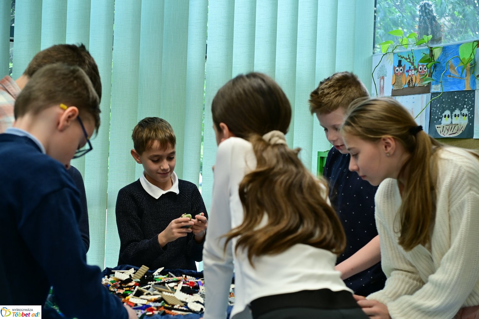 LEGO program a könyvtárban 2025 májusában