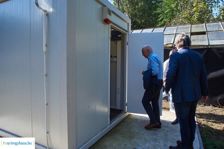 Légszennyezettség mérő átadó