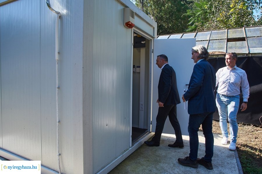 Légszennyezettség mérő átadó