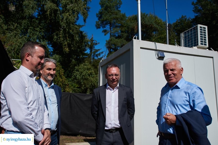 Légszennyezettség mérő átadó