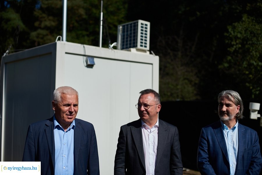 Légszennyezettség mérő átadó